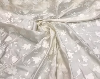 Tejido de poliéster estampado perla plateada teñida de blanco para funda de sofá